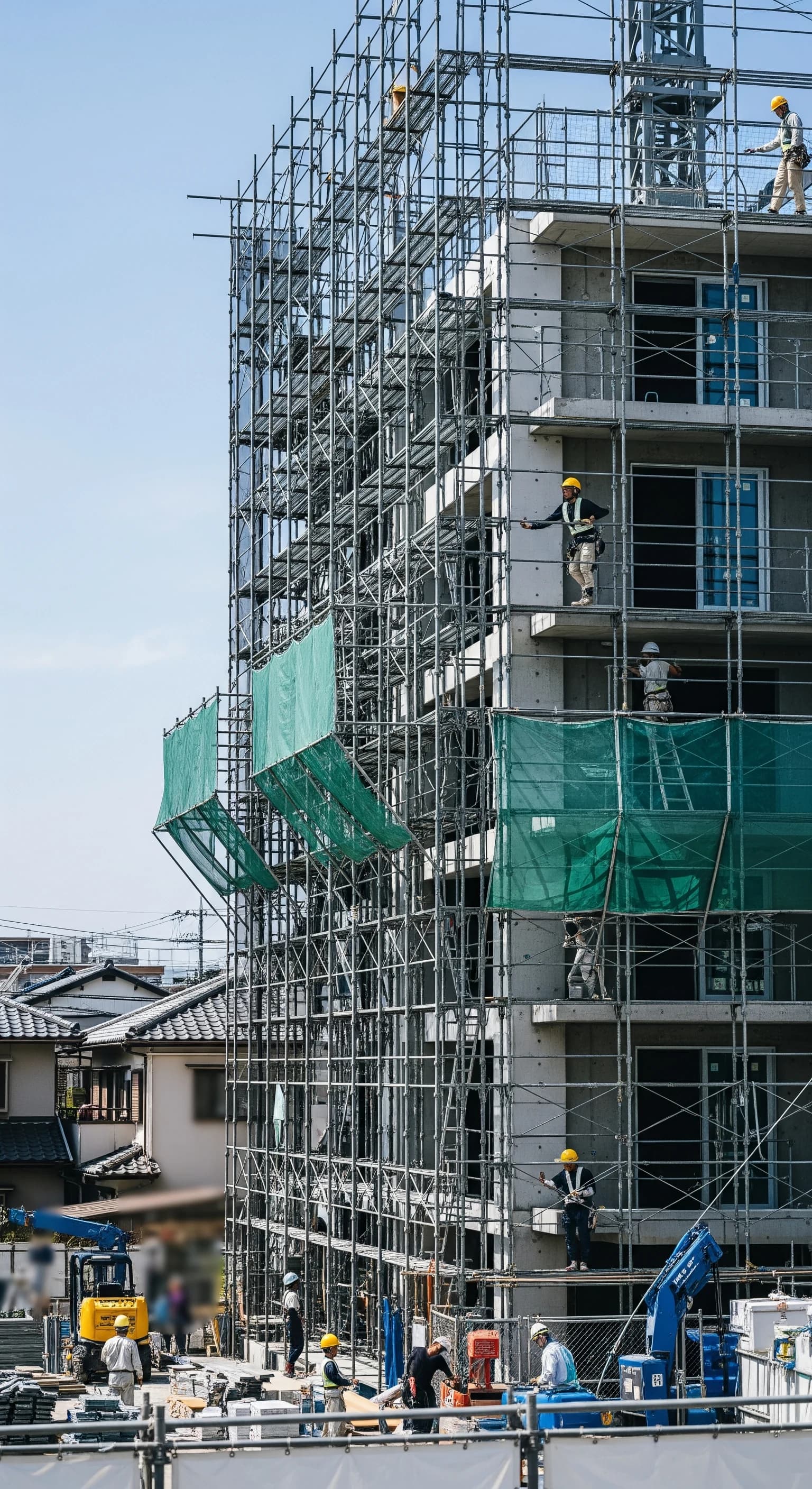 所沢の中層住宅 足場工事現場